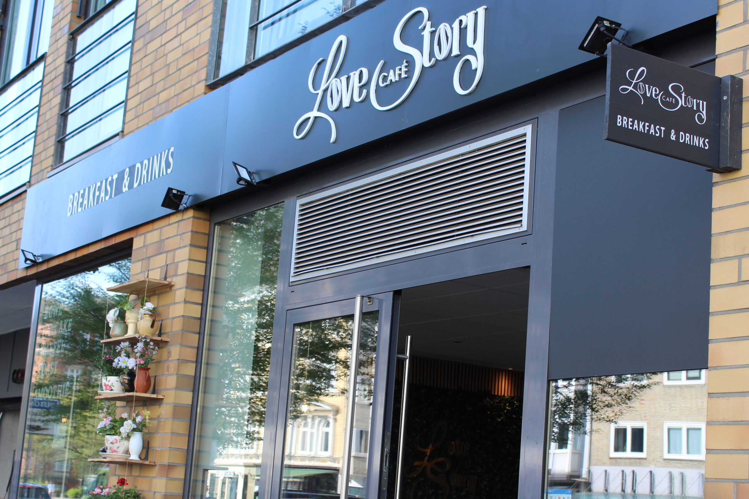 Café Love Story